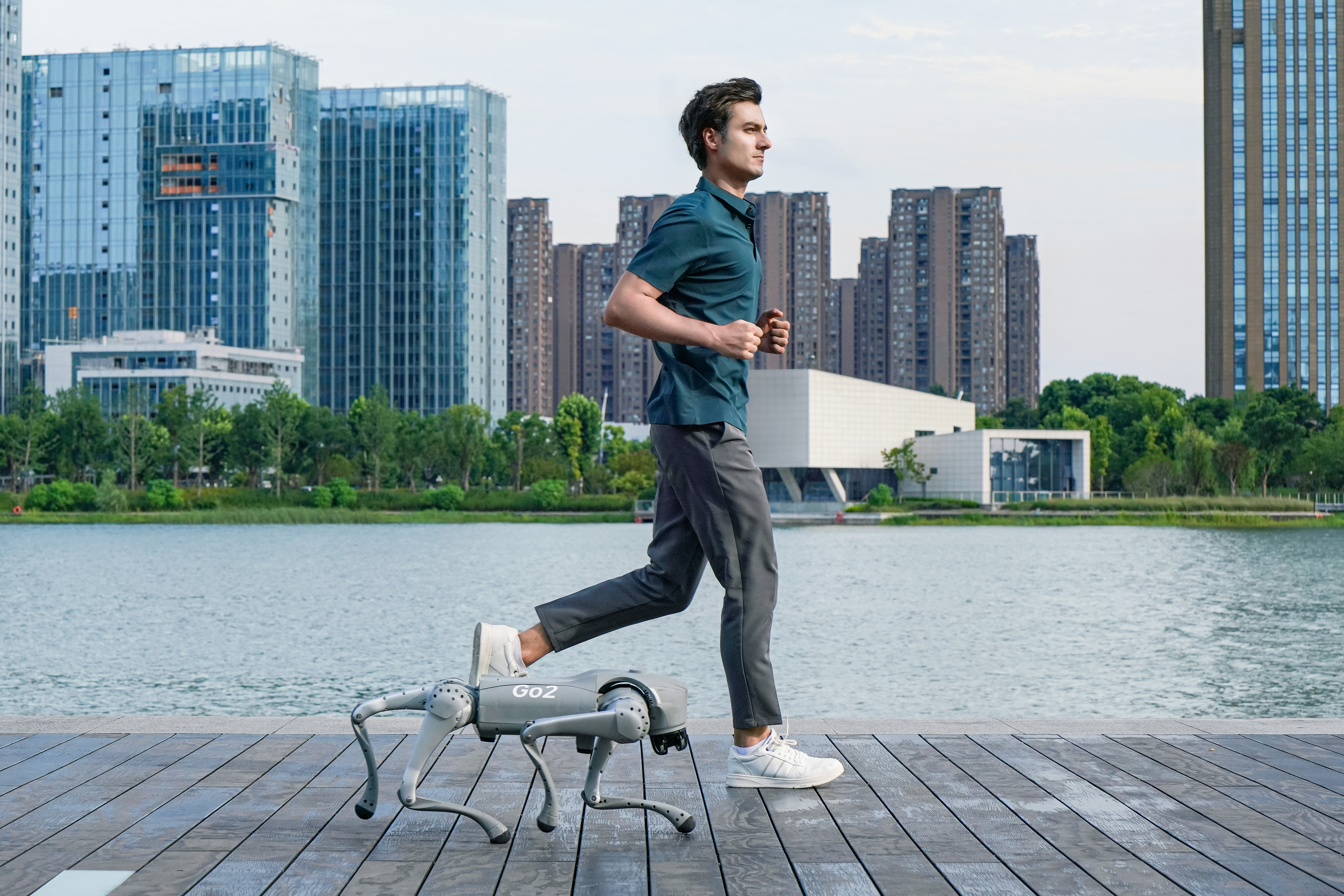 Robot GO2 Follow Me using UWB